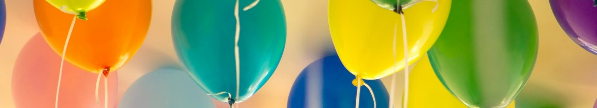niebieskie, żółte i inne balony