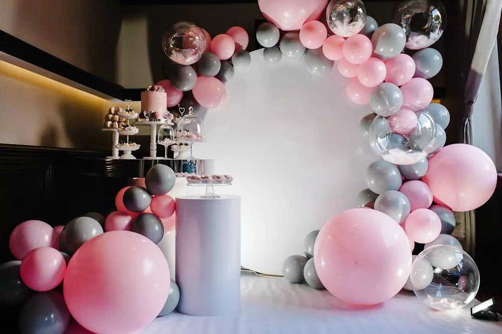 różowo szara girlanda z balonów